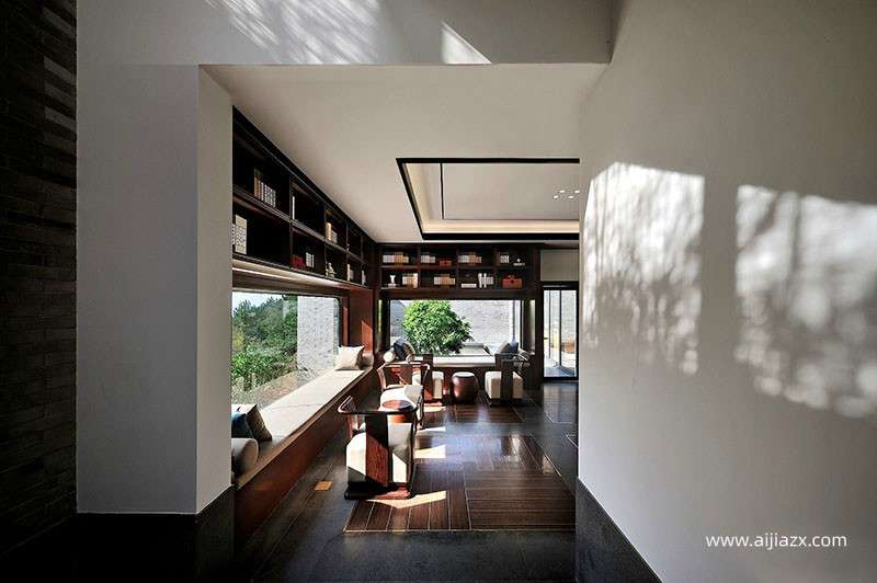 女裝店內(nèi)部結(jié)構(gòu)裝修設(shè)計(jì)