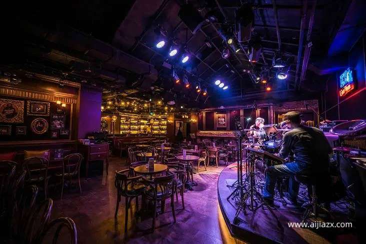 鄭州音樂(lè)酒吧裝修設(shè)計(jì)，高回頭率的音樂(lè)酒吧設(shè)計(jì)裝修