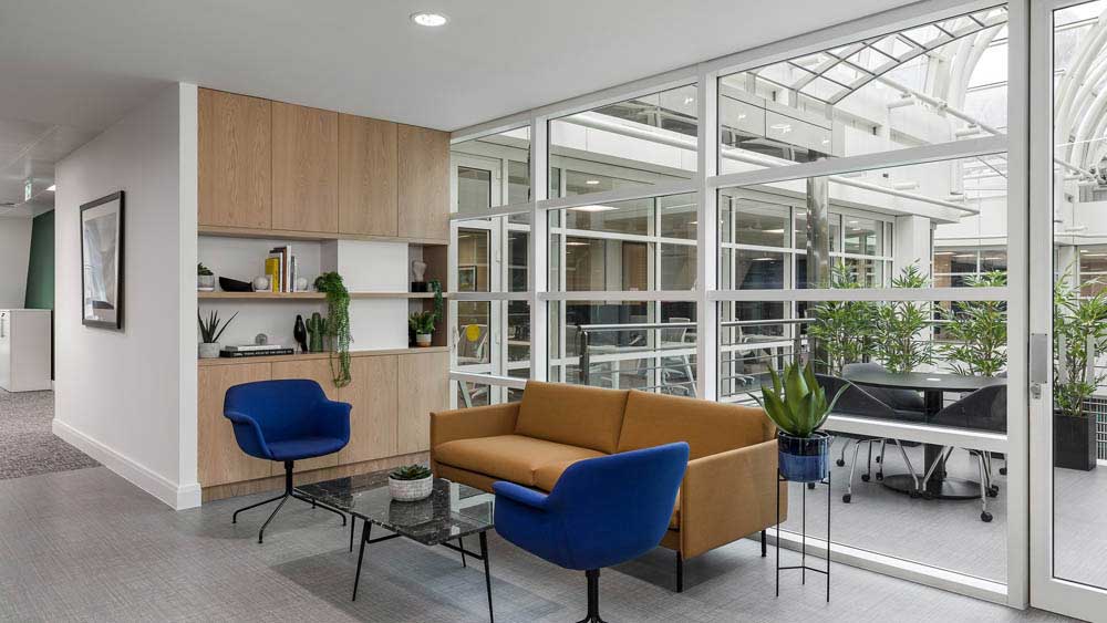 800平米鄭州廣告?zhèn)髅睫k公裝修設計