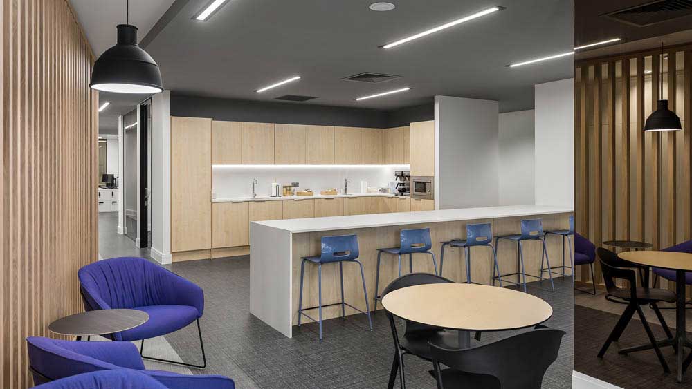 800平米鄭州廣告?zhèn)髅睫k公裝修設計