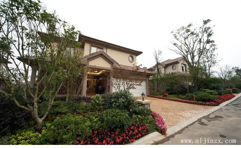 簡單自然的新中式風(fēng)格別墅外觀裝修效果圖