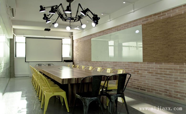 最新對比色調(diào)潮流時(shí)尚辦公室裝修效果圖